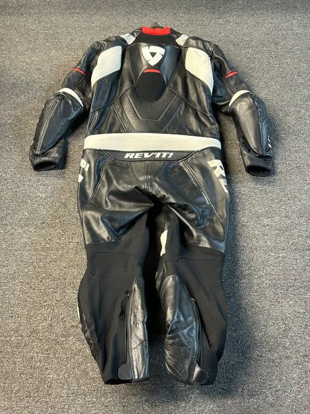 Suit Rental: 6 December 2025