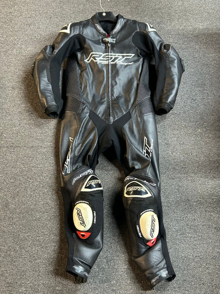 Suit Rental: 6 December 2025