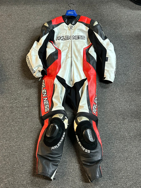 Suit Rental: 6 December 2025