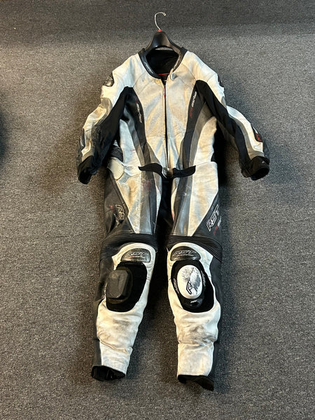 Suit Rental: 6 December 2025