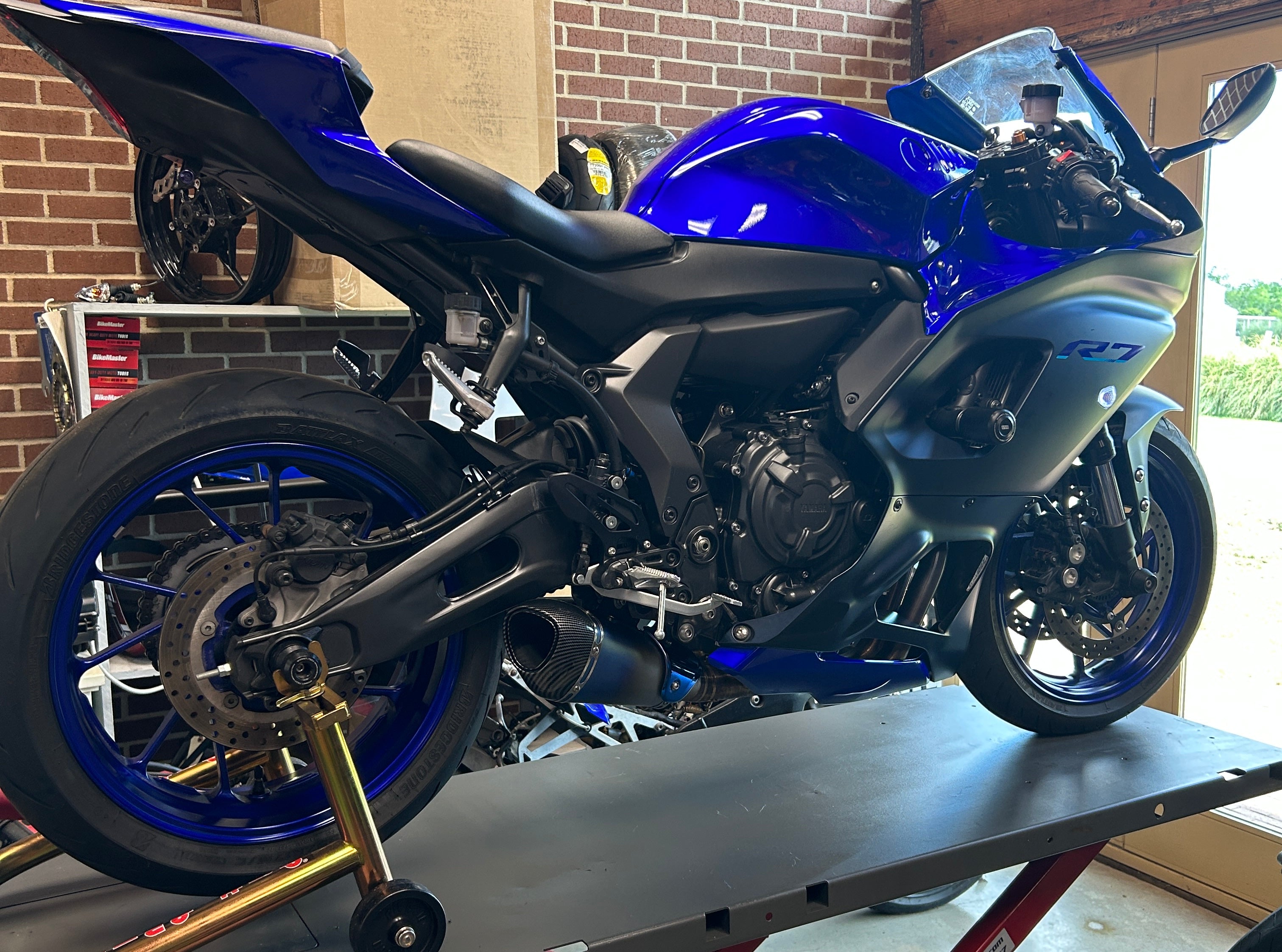2022 Yamaha R6 Blue